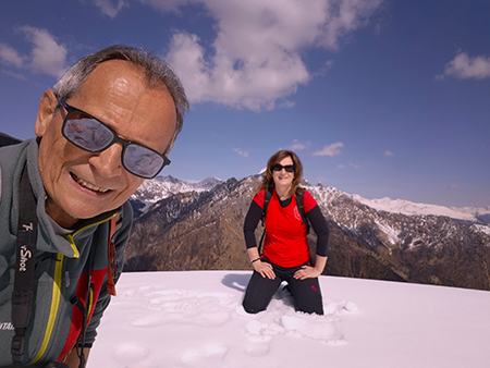 MONTE SUCHELLO (1541 m), fiorito in basso , innevato in alto, da Costa Serina il 19 marzo 2026  - FOTOGALLERY